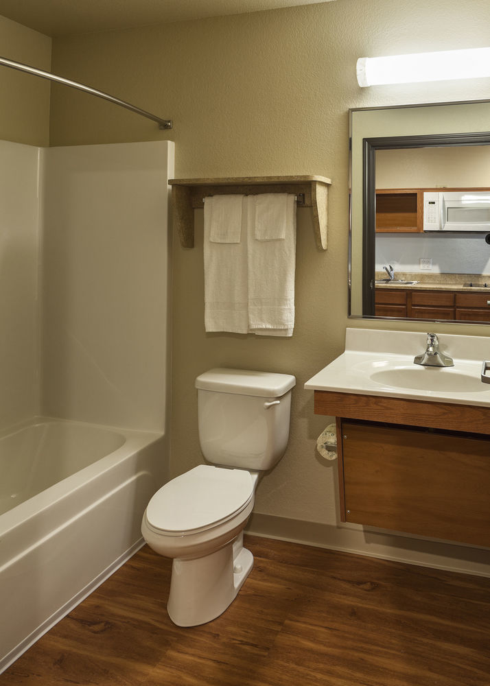 Extended Stay America Select Suites - Cleveland - Airport Fairview Park Exterior foto